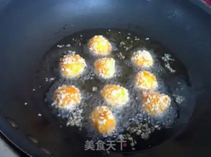 Make Softly fried pumpkin rice balls step 6