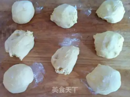 Make Corn-noodle date buns step 1