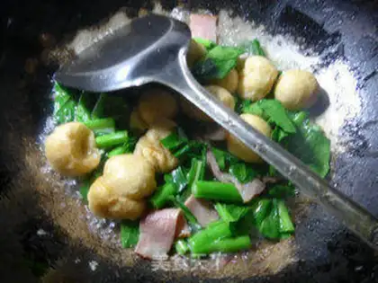 Make Bacon pasta and oil and vegetables step 5