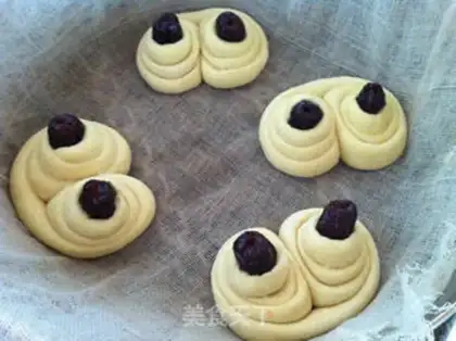 Make Corn-noodle date buns step 8
