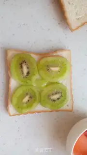 Make Fruit sandwich step 1