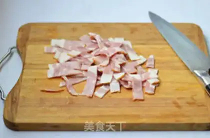 Make Spinach bacon salad step 1