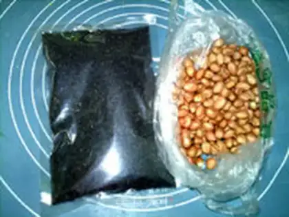 Make Peanuts, black sesame soup step 0