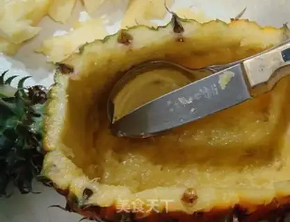 Make Thai pineapple rice step 1