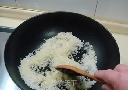 Make Thai pineapple rice step 3