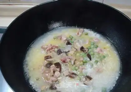 Make Thai pineapple rice step 4