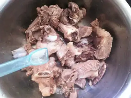 Make Salted ham and radish soup step 2