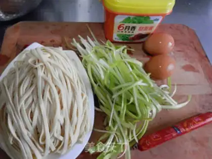 Make Eggs for noodles step 0