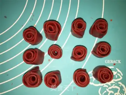 Make Rose cookies step 8