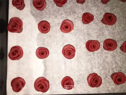 Make Rose cookies step 9