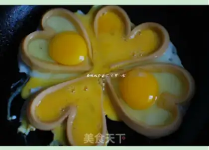 Make Creative ham sausage fried eggs step 4