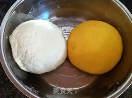 Make Pumpkin double-coloured buns step 0
