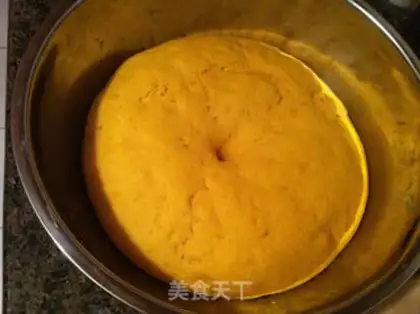 Make Pumpkin double-coloured buns step 1