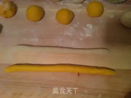 Make Pumpkin double-coloured buns step 5