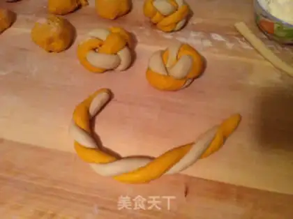 Make Pumpkin double-coloured buns step 6