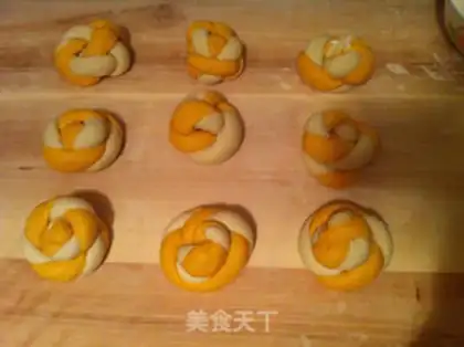Make Pumpkin double-coloured buns step 7