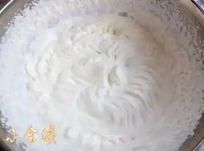 Make Strawberry naked cake step 6