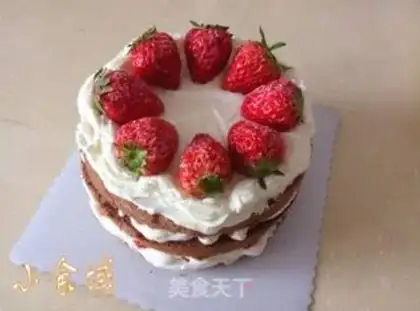 Make Strawberry naked cake step 9