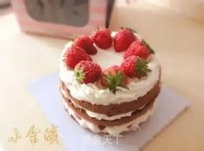 Make Strawberry naked cake step 10