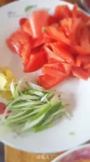 Make Tomato fried eggs step 2