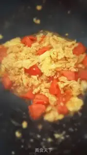 Make Tomato fried eggs step 4
