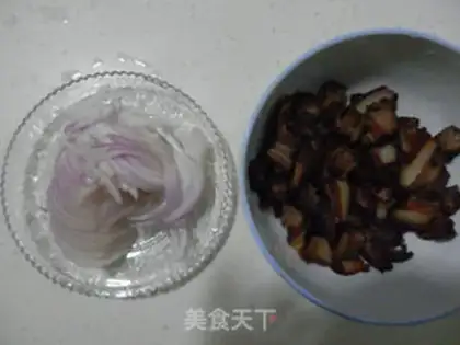 Make Onions for meat step 1