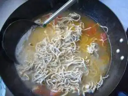 Make Chicken soup fish noodles step 6