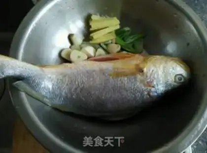Make The family yellowfish step 0