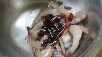 Make Spicy string of shrimp step 1
