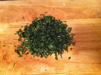 Make Scrambled eggs step 1