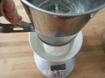 Make Toad Prince lollipop cake step 1
