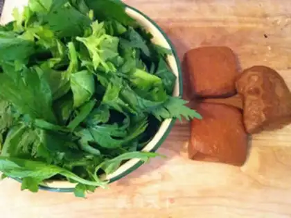 Make The celery leaves and the fragrance step 0