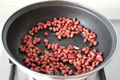 Make The spinach peanut rice step 0