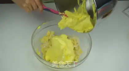 Make French lemon macaron step 5