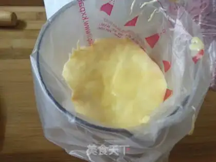 Make Toad Prince lollipop cake step 14