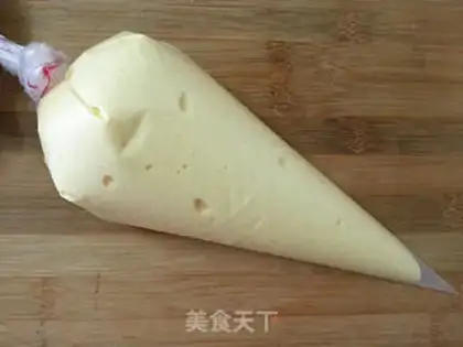 Make Toad Prince lollipop cake step 15