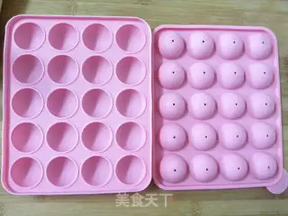 Make Toad Prince lollipop cake step 16