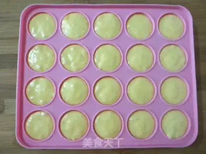 Make Toad Prince lollipop cake step 17