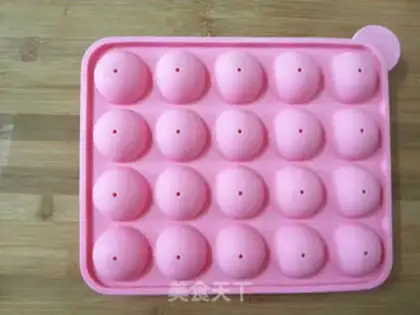 Make Toad Prince lollipop cake step 18