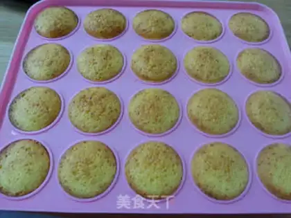 Make Toad Prince lollipop cake step 19