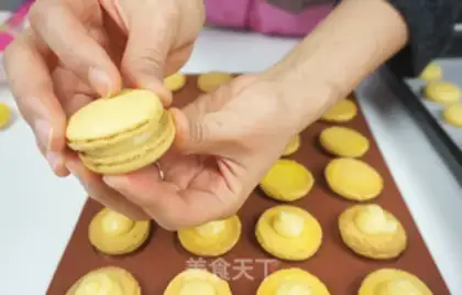 Make French lemon macaron step 13