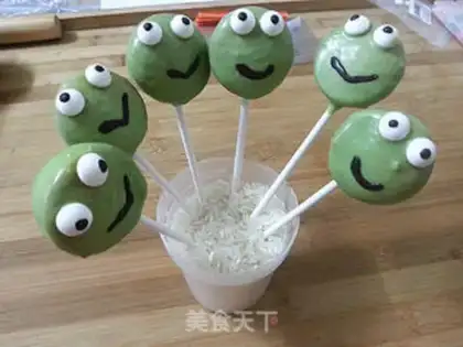 Make Toad Prince lollipop cake step 22