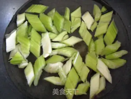 Make Celery peanuts step 4