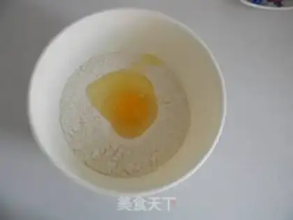 Make Egg-pump soup step 1