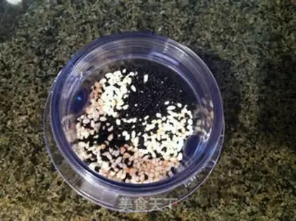 Make Homemade black sesame paste step 2