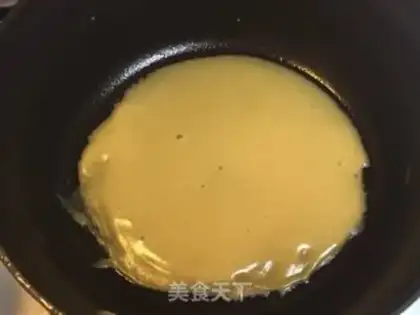 Make Breakfast egg roll step 3