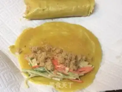 Make Breakfast egg roll step 4