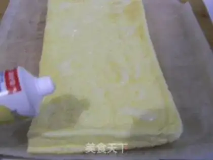 Make Banana pastry roll step 8