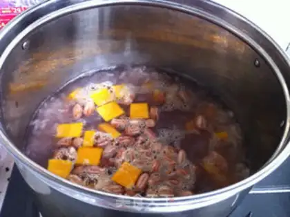 Make Pumpkin date rice congee step 4