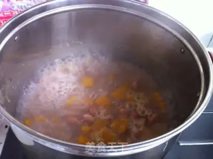 Make Pumpkin date rice congee step 5